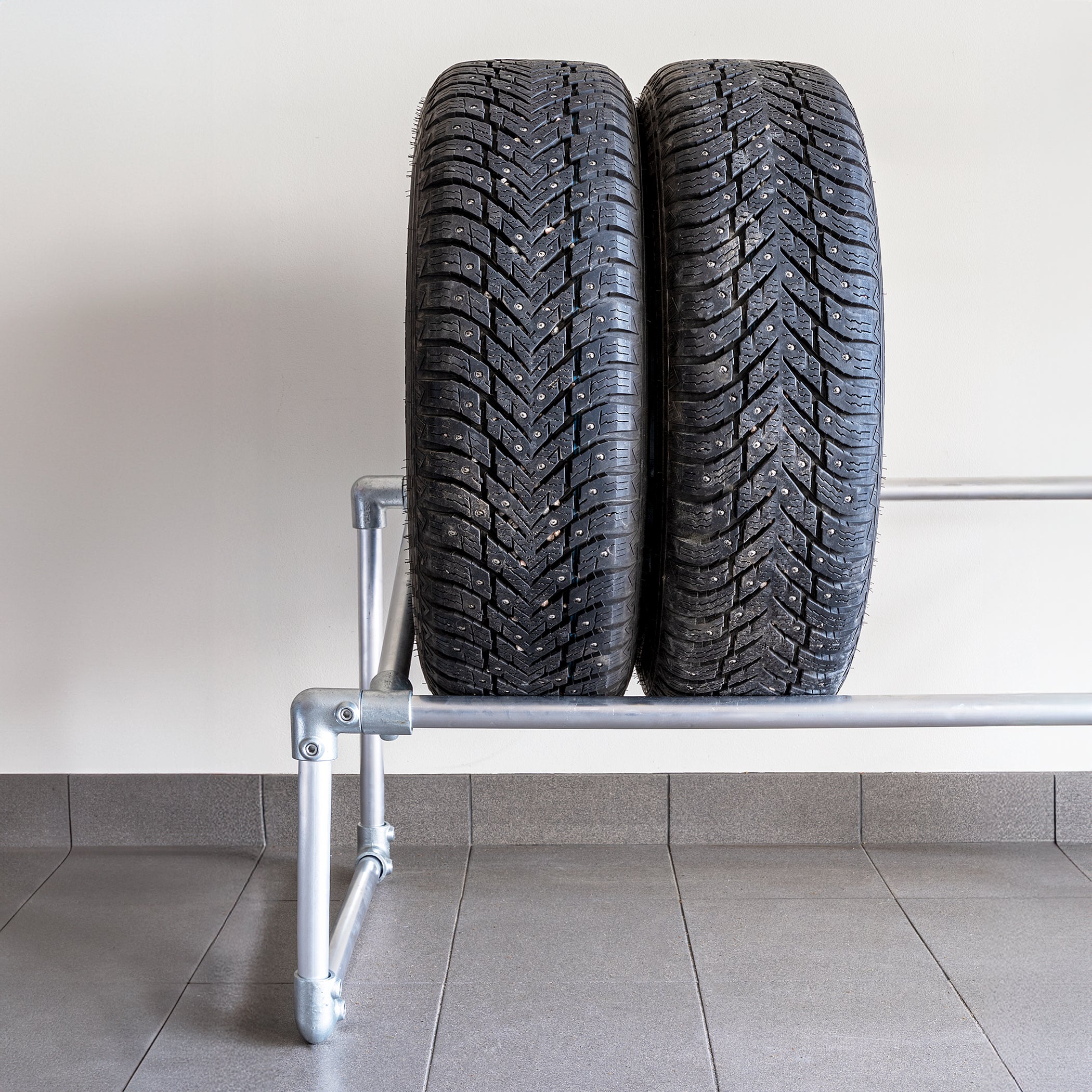 WheelMate - Stilren och Robust förvaring för dina vinter och sommardäck - Aluminium rör/Stål kopplingar