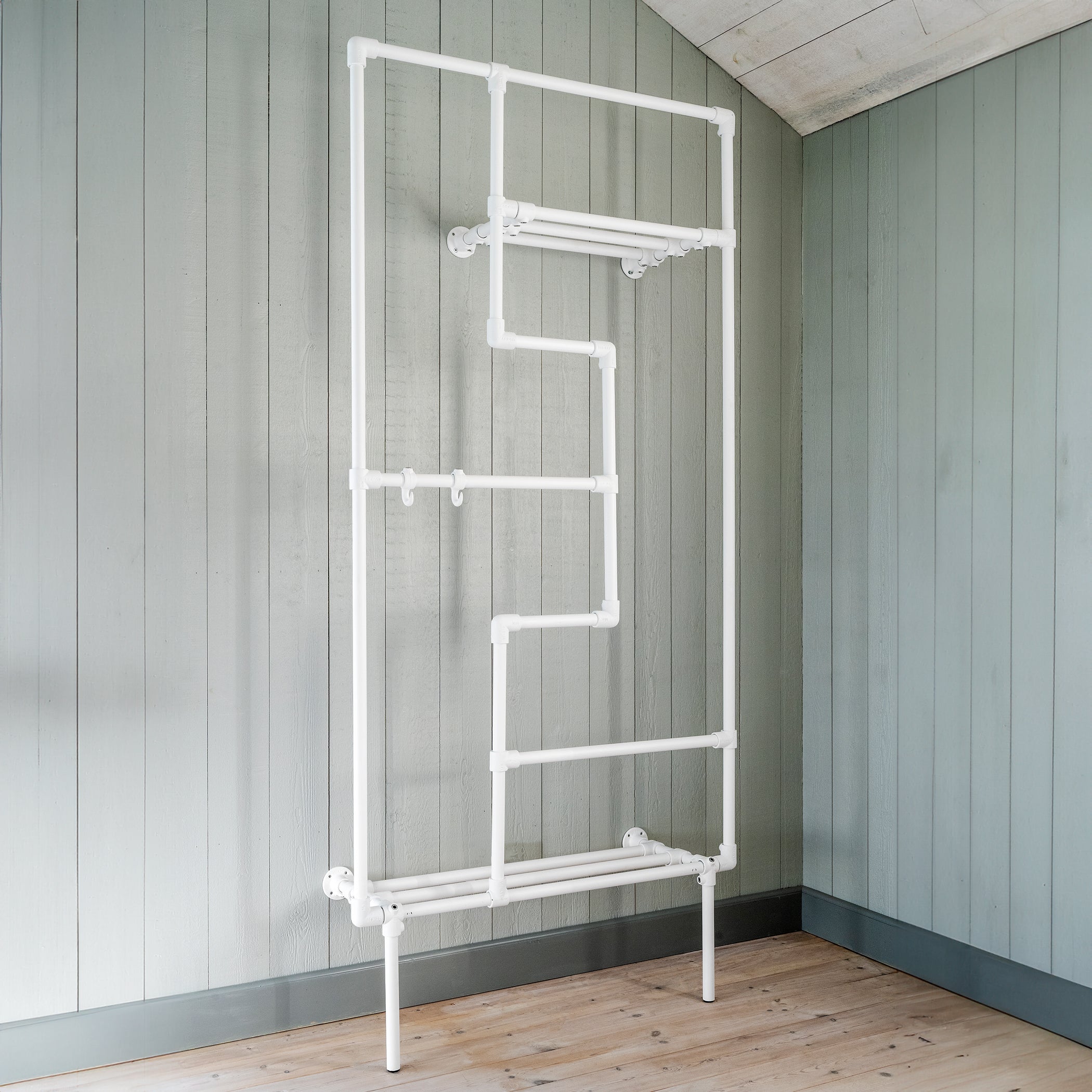 SpaceMaker - Ordning med stil - Vita rör/vita kopplingar