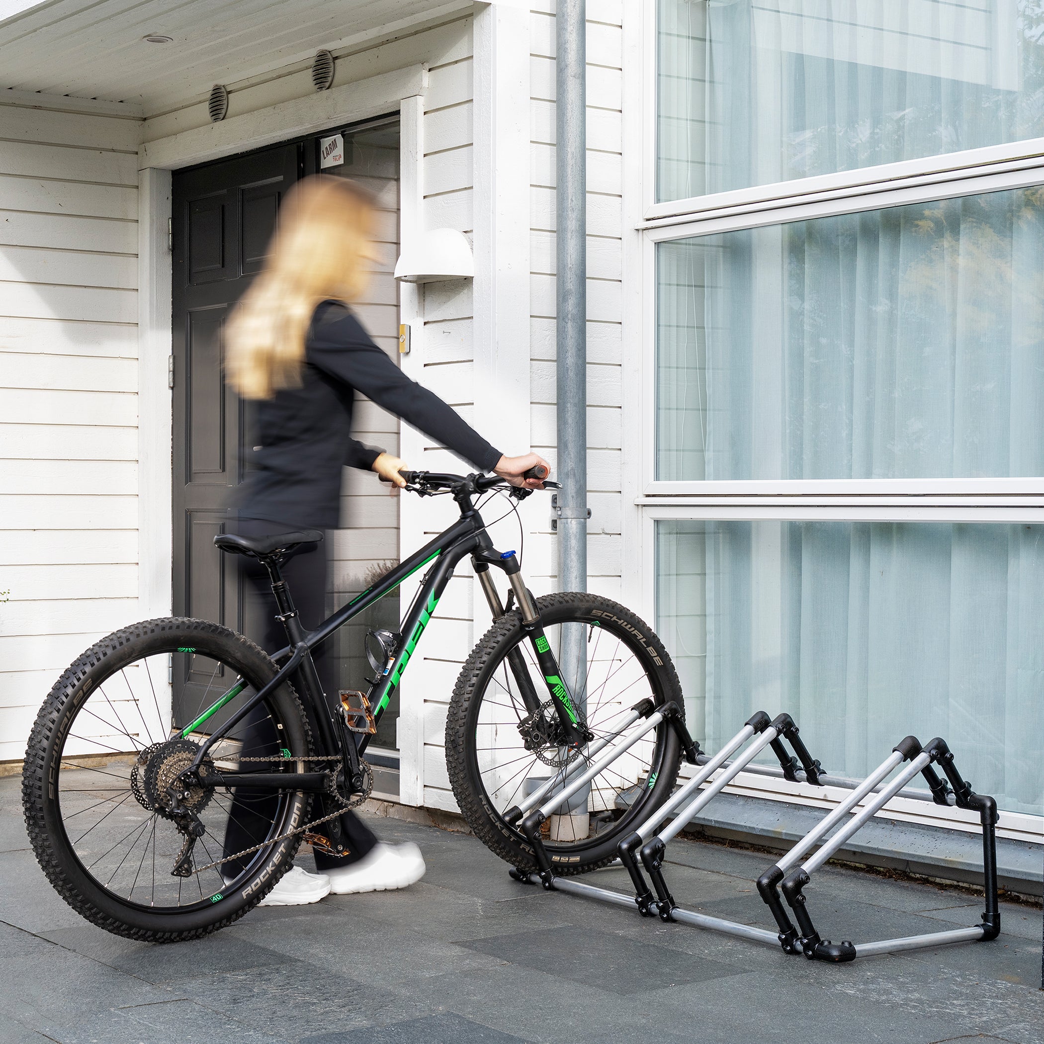 SimplyConnect Cykelställ Bikedock– Stilren, Robust Och Flexibelt Cykelställ - Aluminium rör/Svarta kopplingar