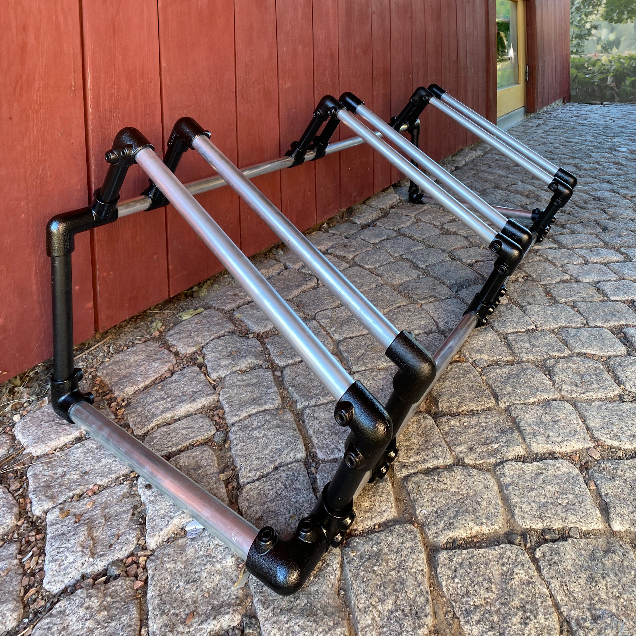 SimplyConnect Cykelställ Bikedock– Stilren, Robust Och Flexibelt Cykelställ - Aluminium rör/Svarta kopplingar