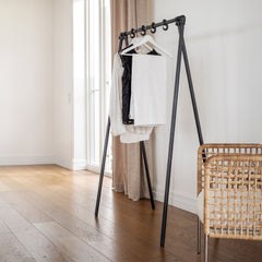 Axis - Stilrent Klädställ Med Tidlös Design - Svarta rör/Svarta kopplingar
