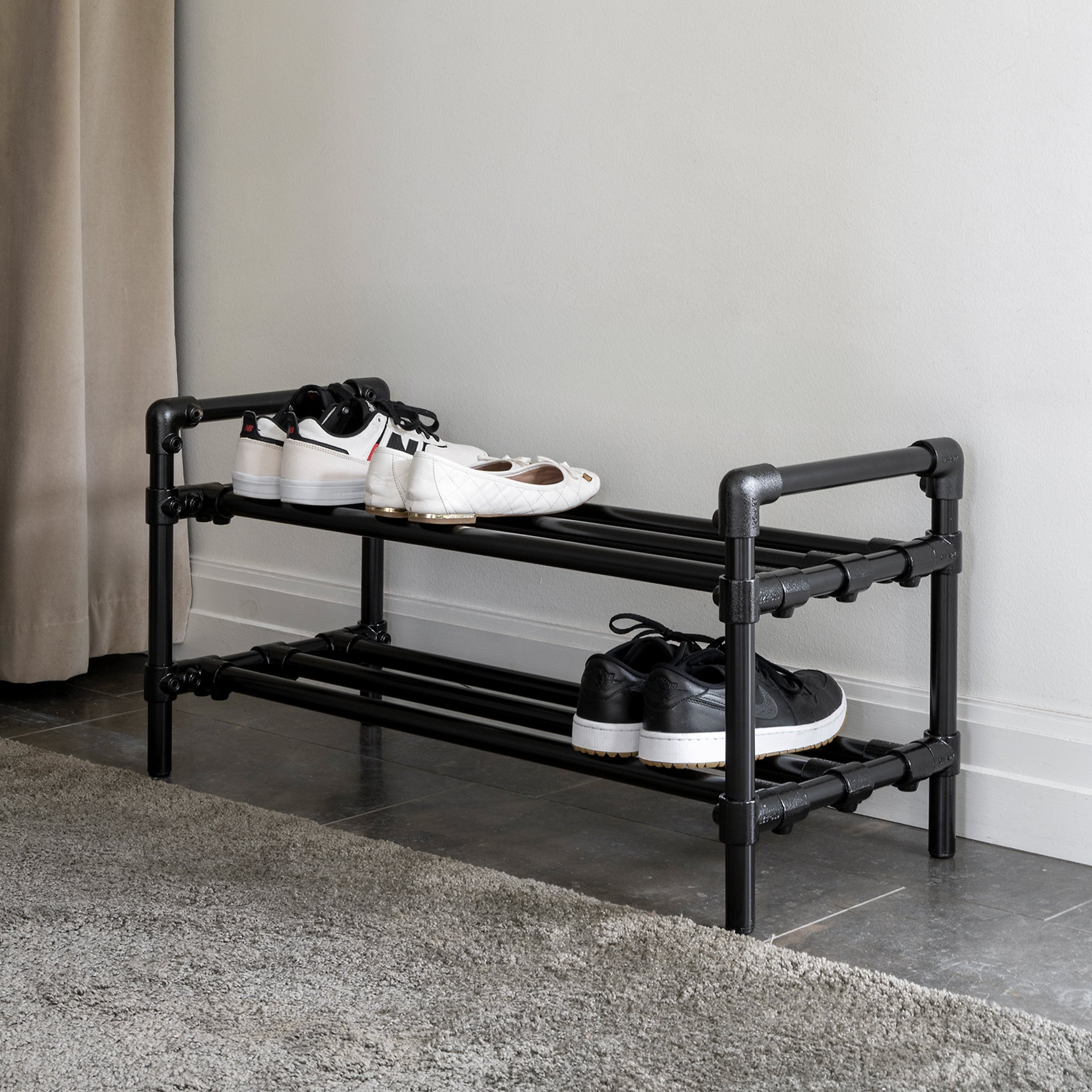 SimplyConnect Threshold – Stilrent Skoställ - Svart rör/svarta kopplingar